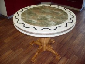 Сборка круглого стола в Гатчине