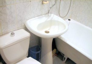 Установка раковины тюльпан в ванной в Гатчине