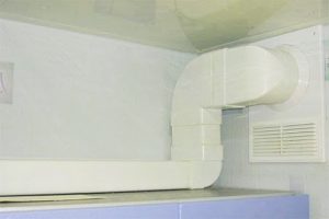 Установка воздуховода для кухонной вытяжки в Гатчине