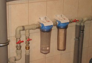 Установка проточного фильтра для воды в Гатчине