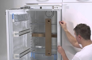 Установка встраиваемого холодильника в Гатчине